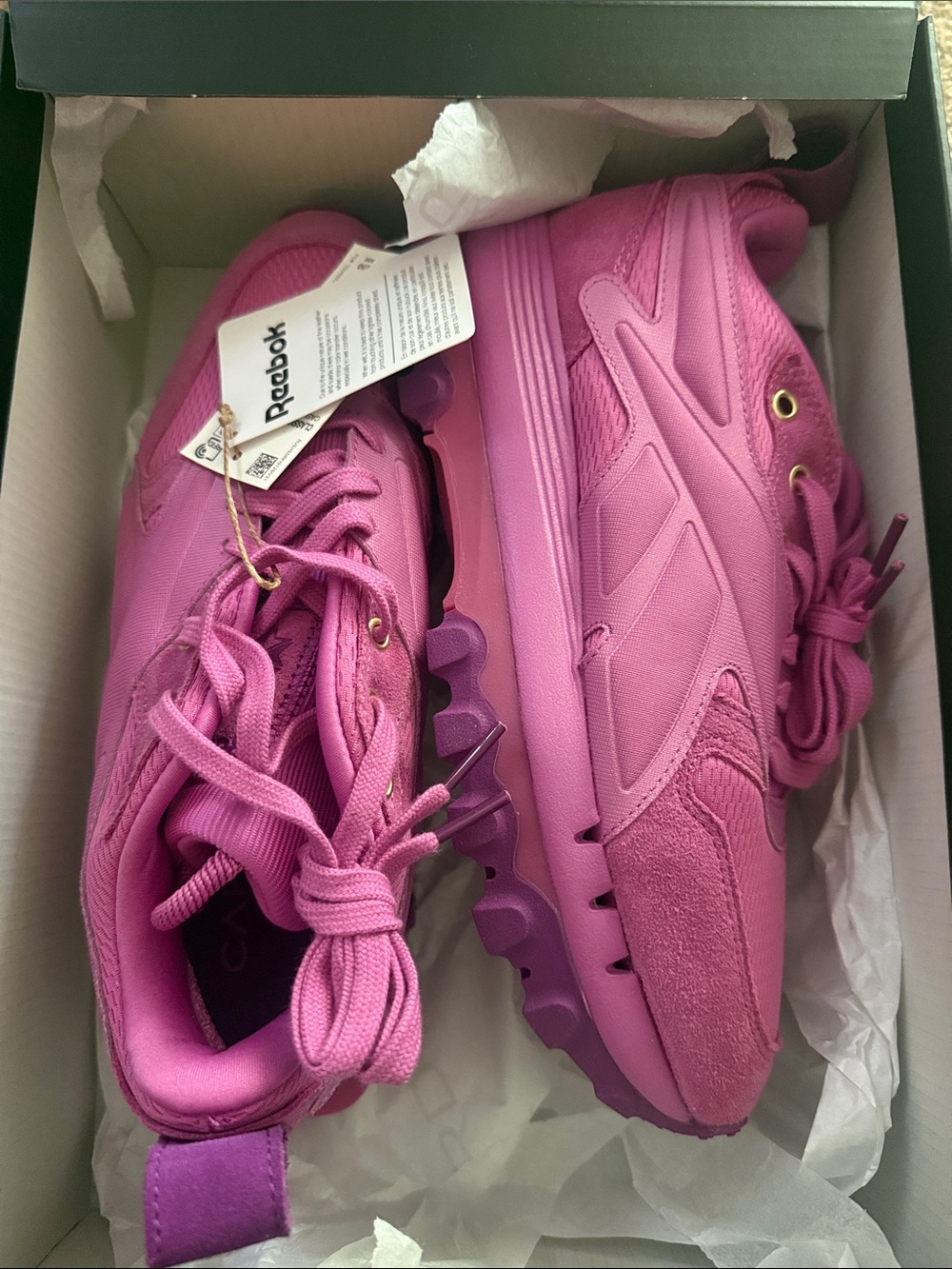 Reebok x Cardi B- Bubblegum Pink